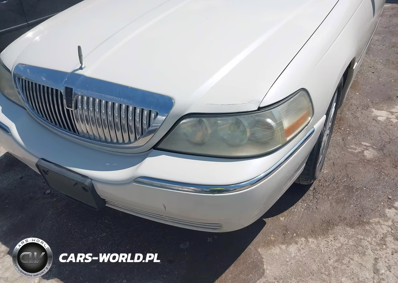 2006 Lincoln Town Car Signature Limited VIN:1LNHM82V26Y635774 - 6