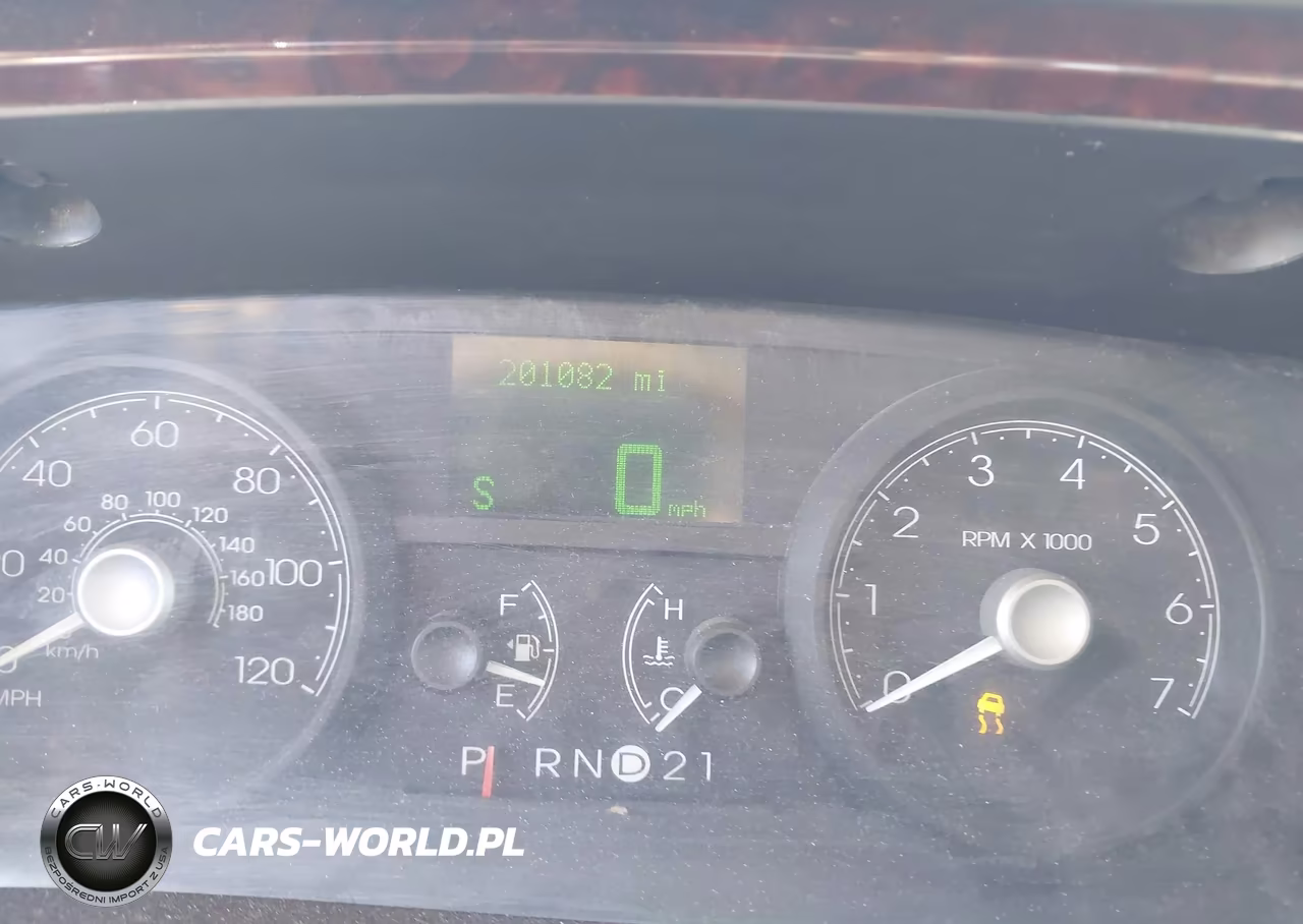 2006 Lincoln Town Car Signature Limited VIN:1LNHM82V26Y635774 - 7