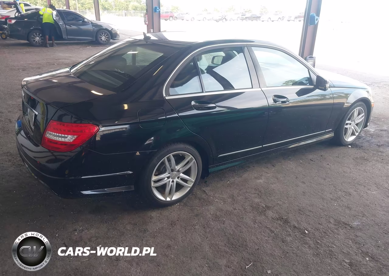 2014 Mercedes-Benz C 250 Sport VIN:WDDGF4HB8ER304826 - 4