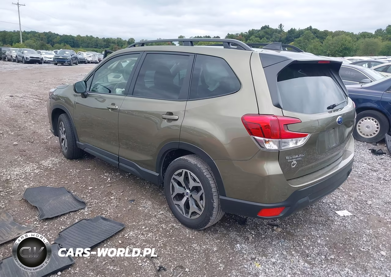 2024 Subaru Forester Premium VIN:JF2SKACC7RH423012 - 3