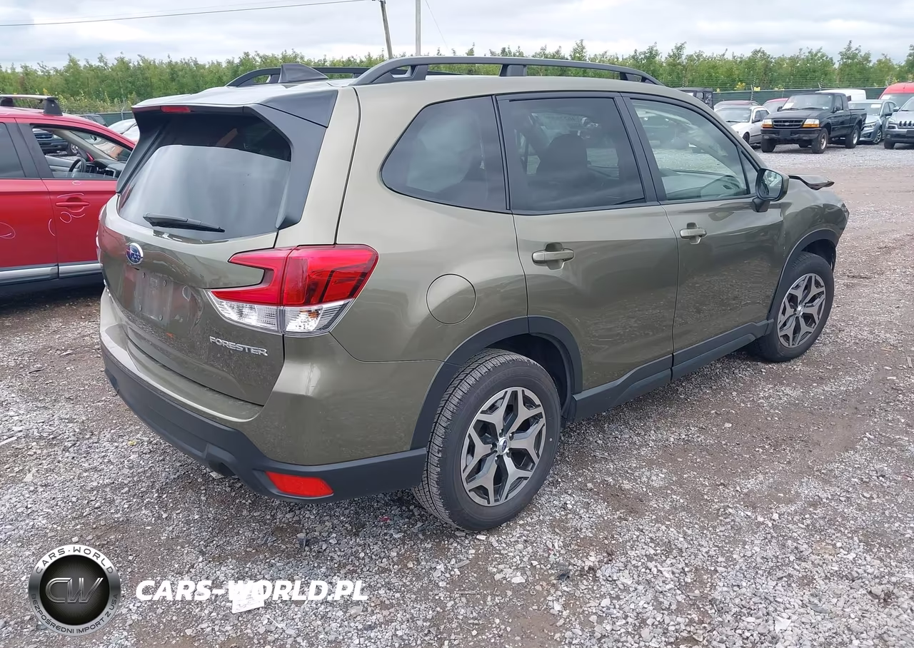 2024 Subaru Forester Premium VIN:JF2SKACC7RH423012 - 4