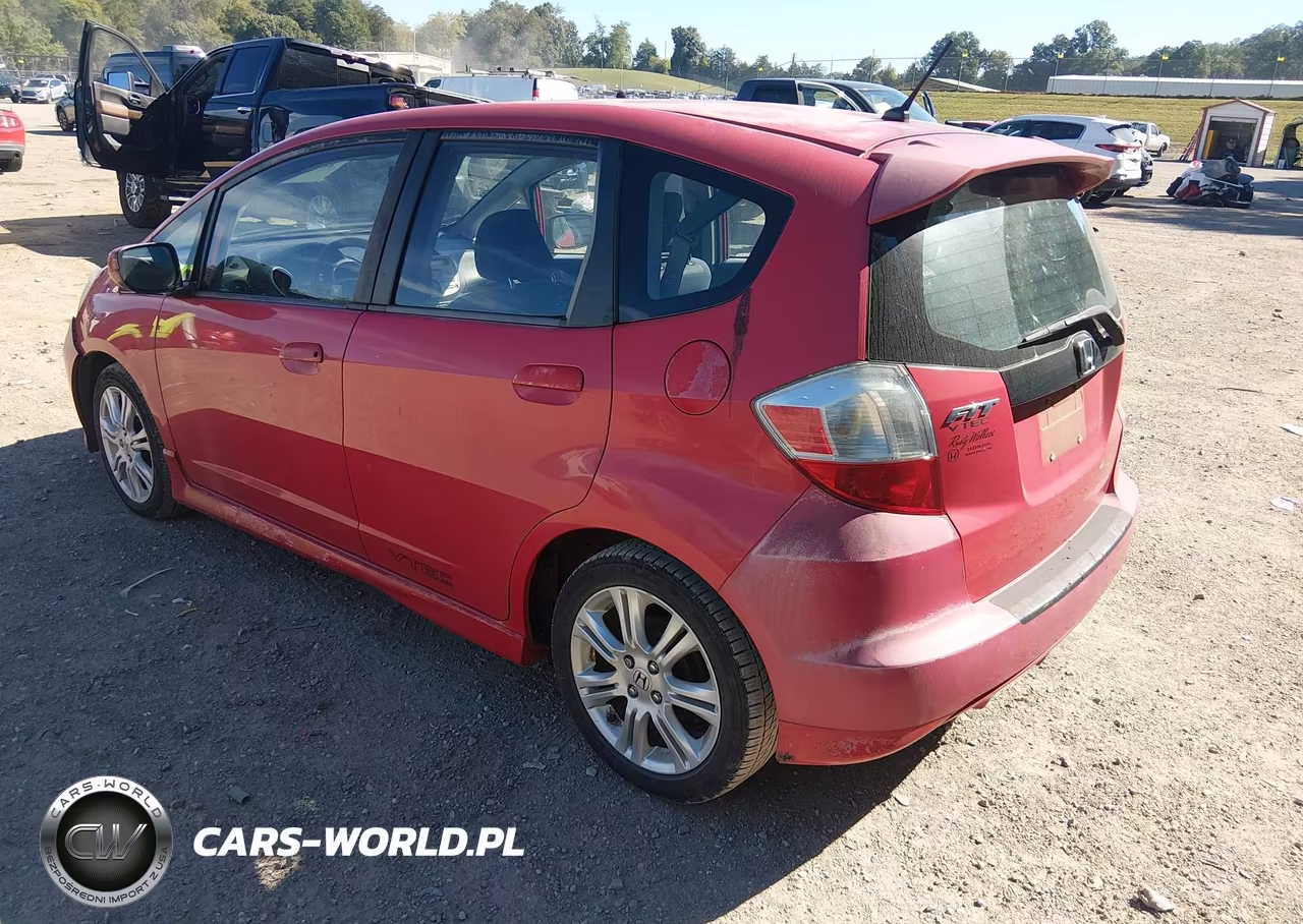 2010 Honda Fit Sport VIN:JHMGE8H46AC013551 - 3