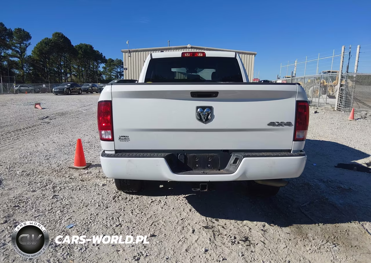 2018 Ram 1500 Express 4X4 6'4 Box VIN:1C6RR7FG0JS158247 - 17