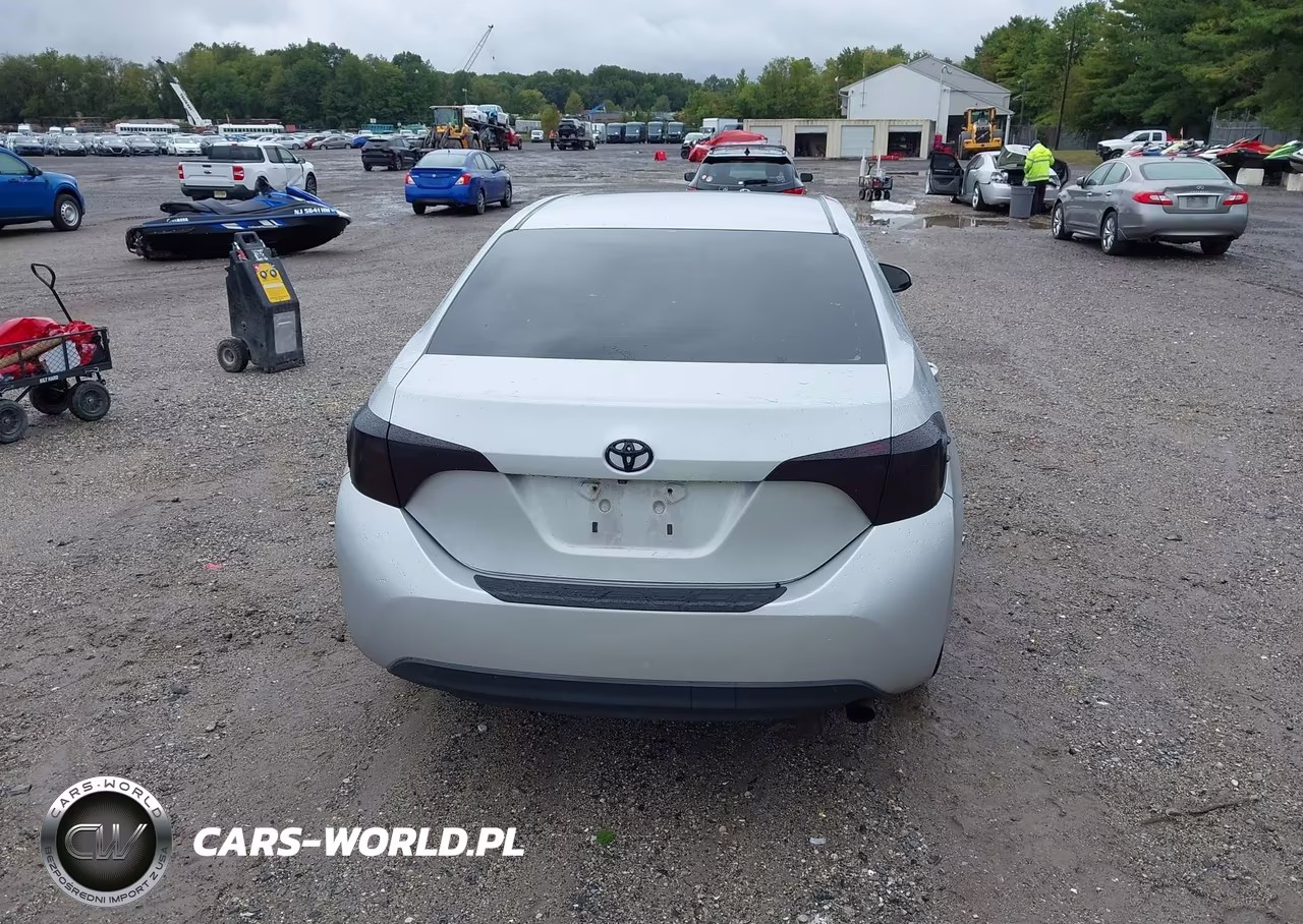 2015 Toyota Corolla Le VIN:2T1BURHE4FC322866 - 17