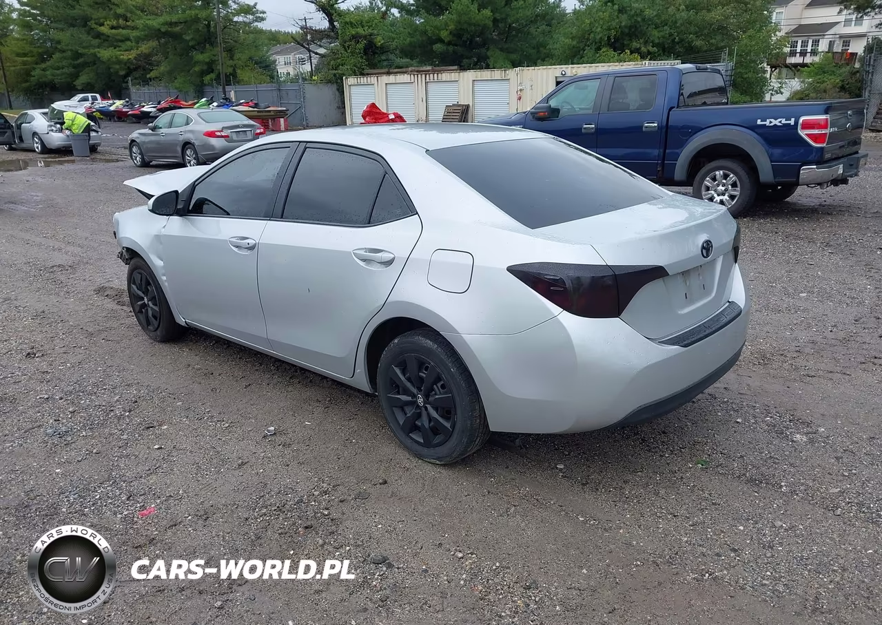 2015 Toyota Corolla Le VIN:2T1BURHE4FC322866 - 3