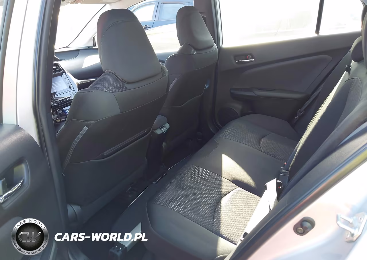 2021 Toyota Prius Le VIN:JTDKAMFU6M3148651 - 18