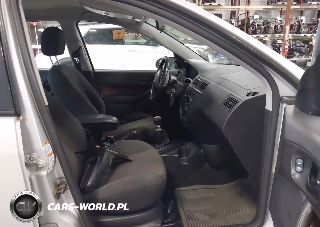 2005 Ford Focus Zx4 VIN:1FAHP38Z25W110531 - 5