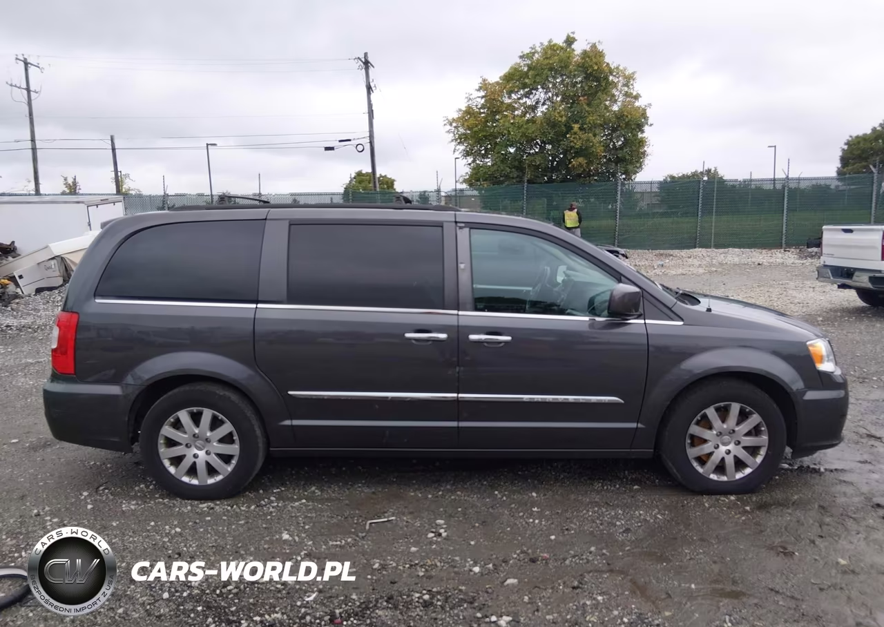 2016 Chrysler Town & Country Touring VIN:2C4RC1BG9GR148906 - 13