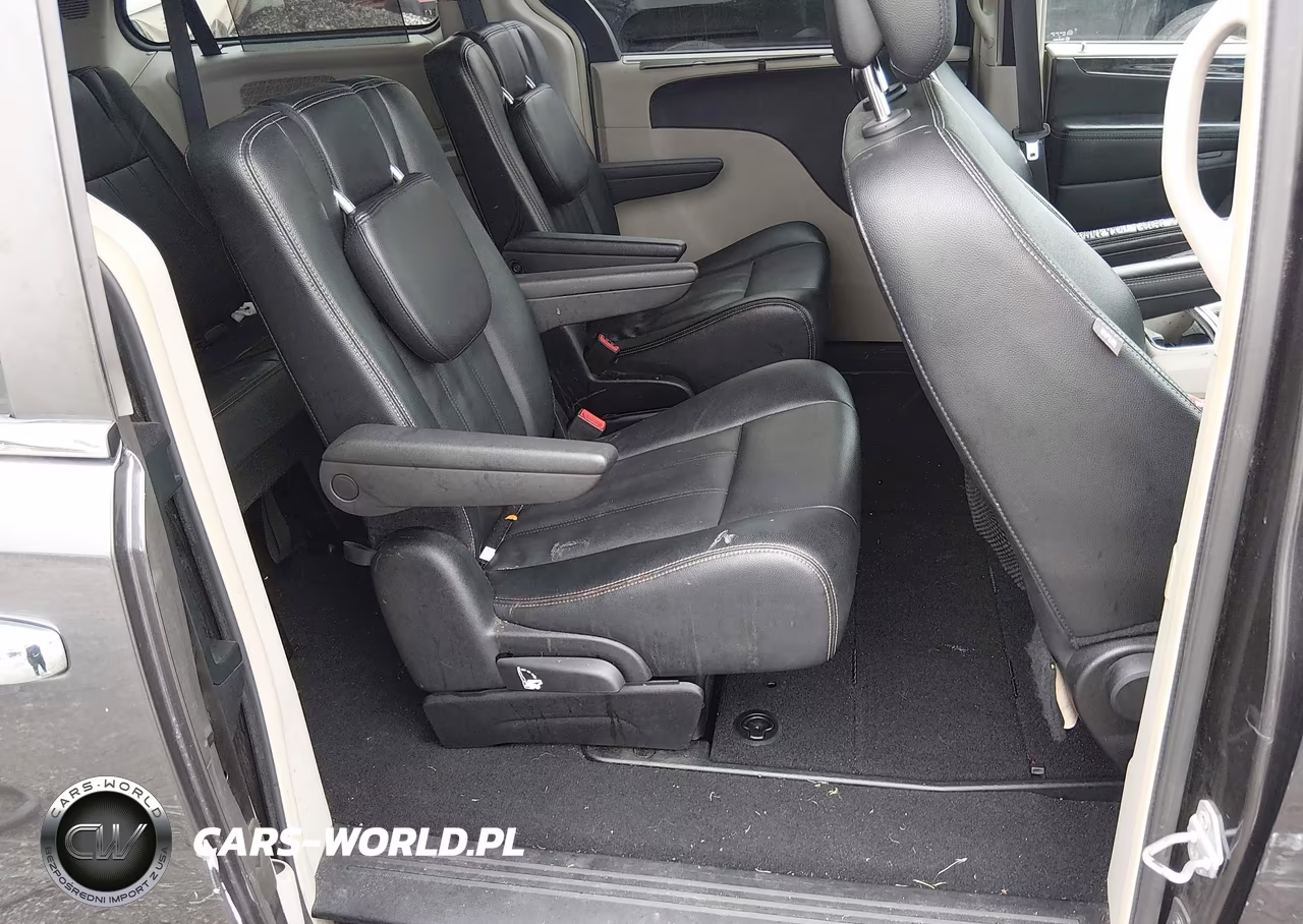 2016 Chrysler Town & Country Touring VIN:2C4RC1BG9GR148906 - 8