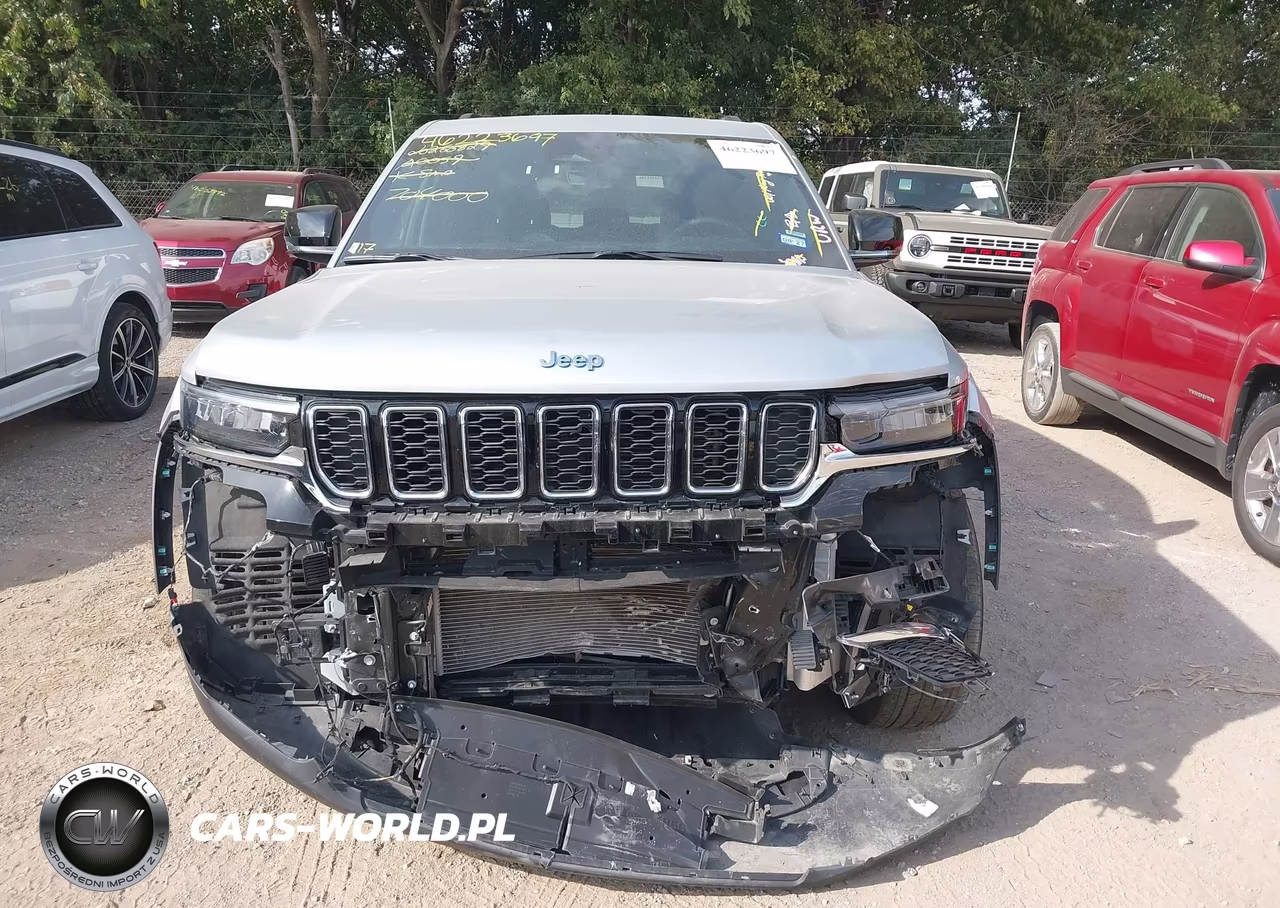 2025 Jeep Grand Cherokee 4Xe VIN:1C4RJYB60S8704000 - 12