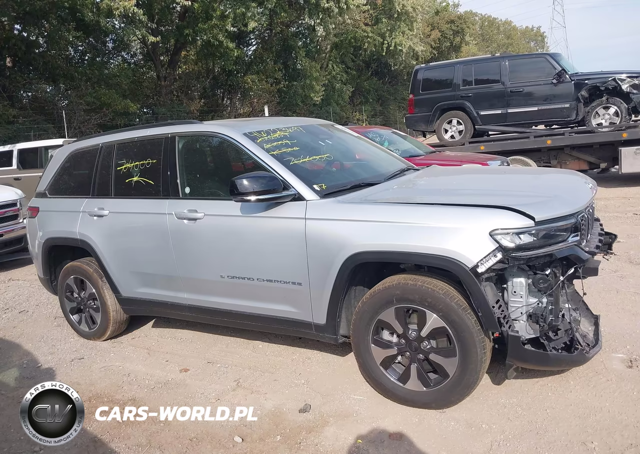 2025 Jeep Grand Cherokee 4Xe VIN:1C4RJYB60S8704000 - 13