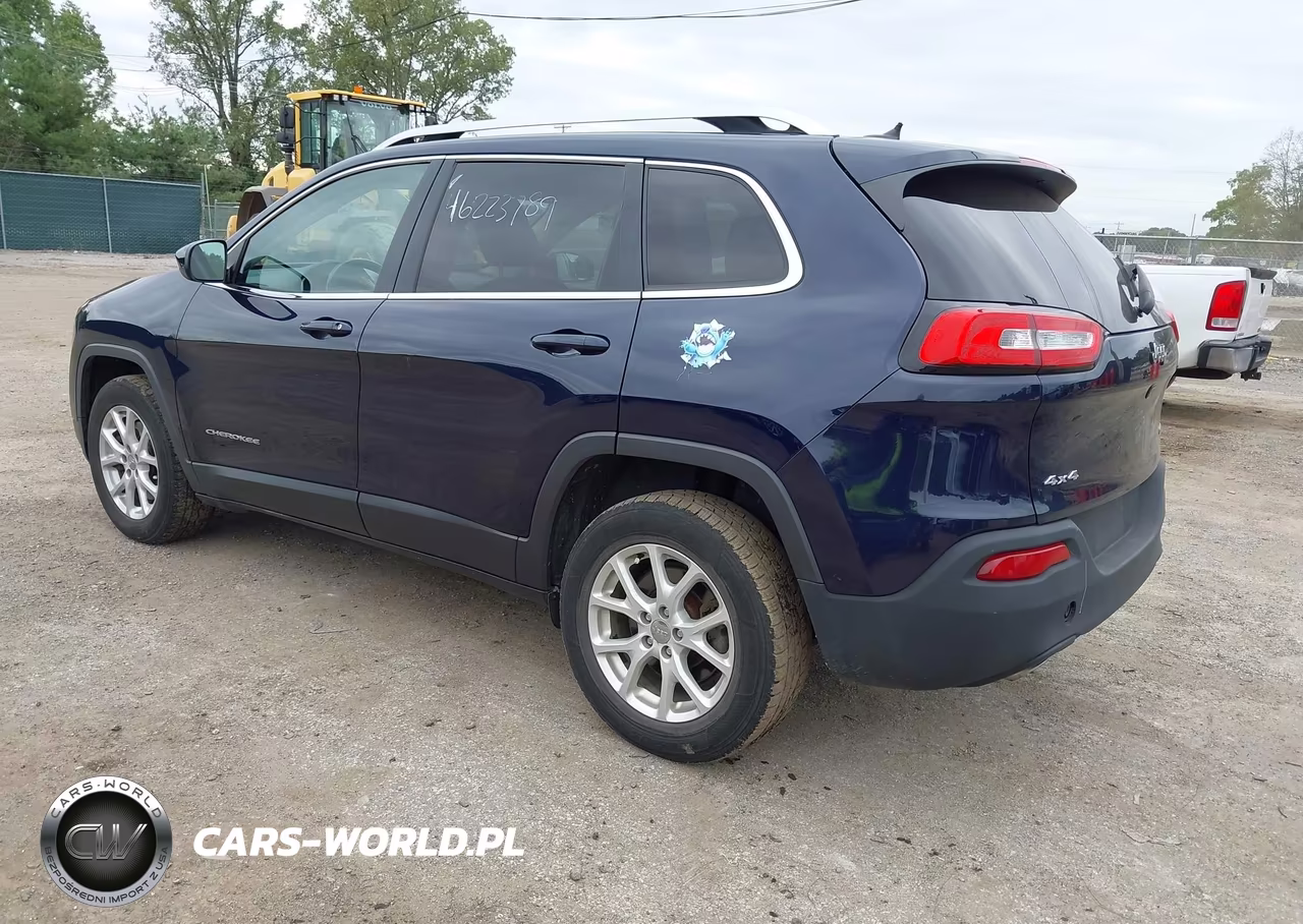 2015 Jeep Cherokee Latitude VIN:1C4PJMCB2FW733527 - 3