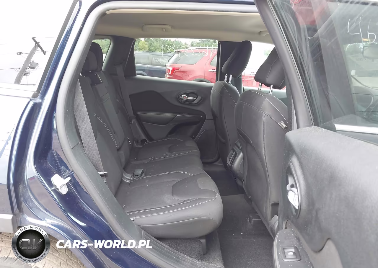 2015 Jeep Cherokee Latitude VIN:1C4PJMCB2FW733527 - 8