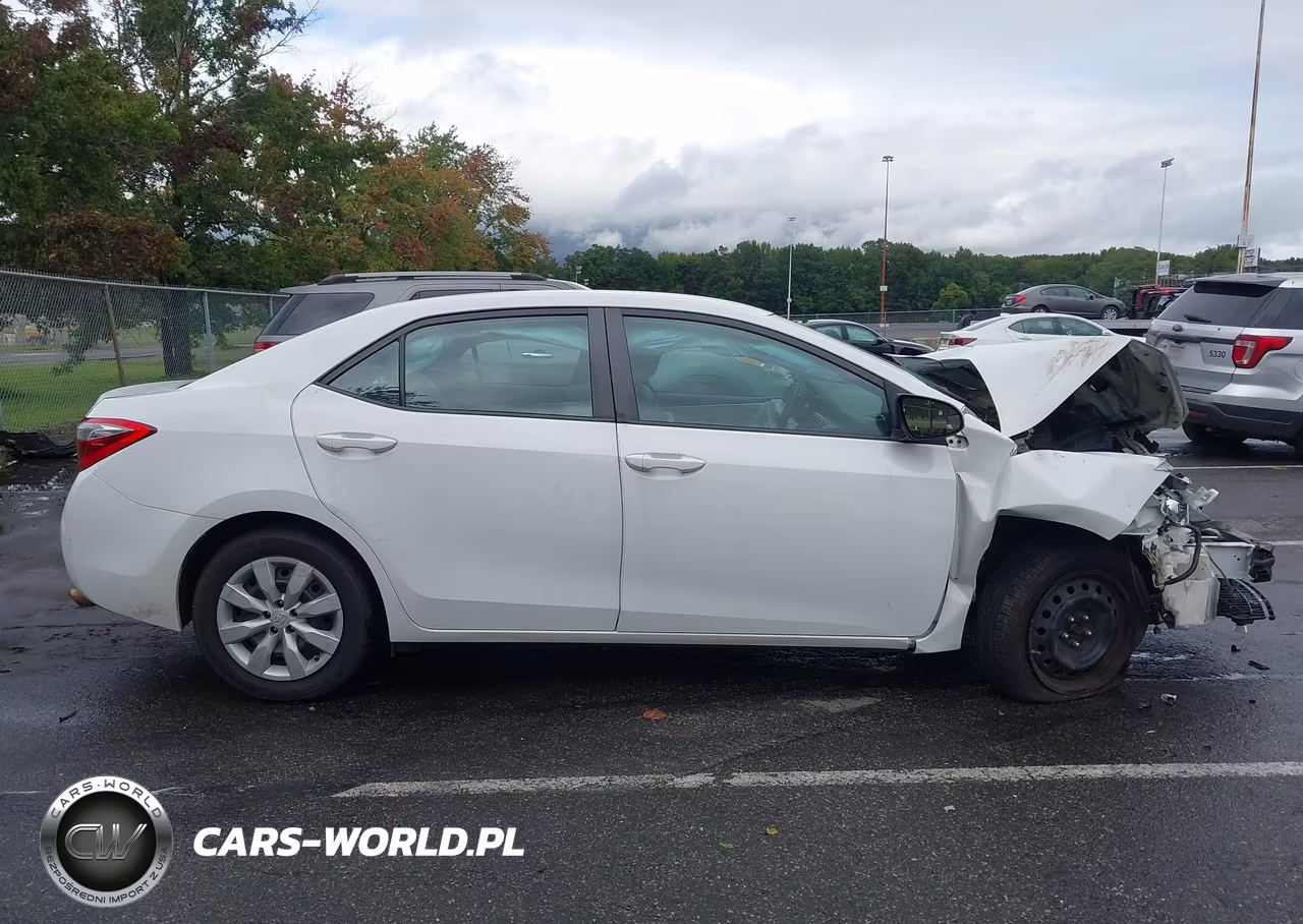 2015 Toyota Corolla Le VIN:2T1BURHE8FC449815 - 13