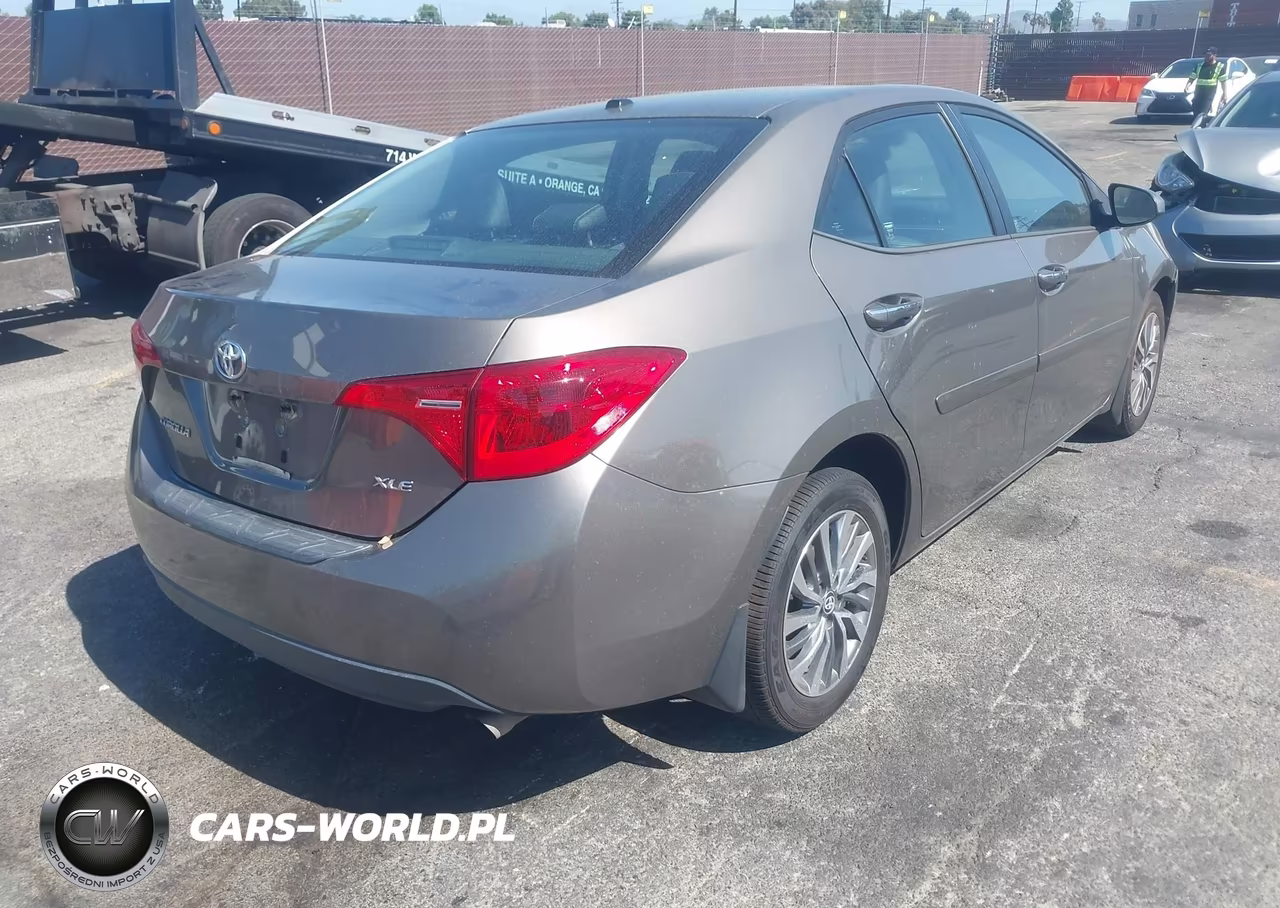 2018 Toyota Corolla Xle VIN:2T1BURHE7JC972249 - 4