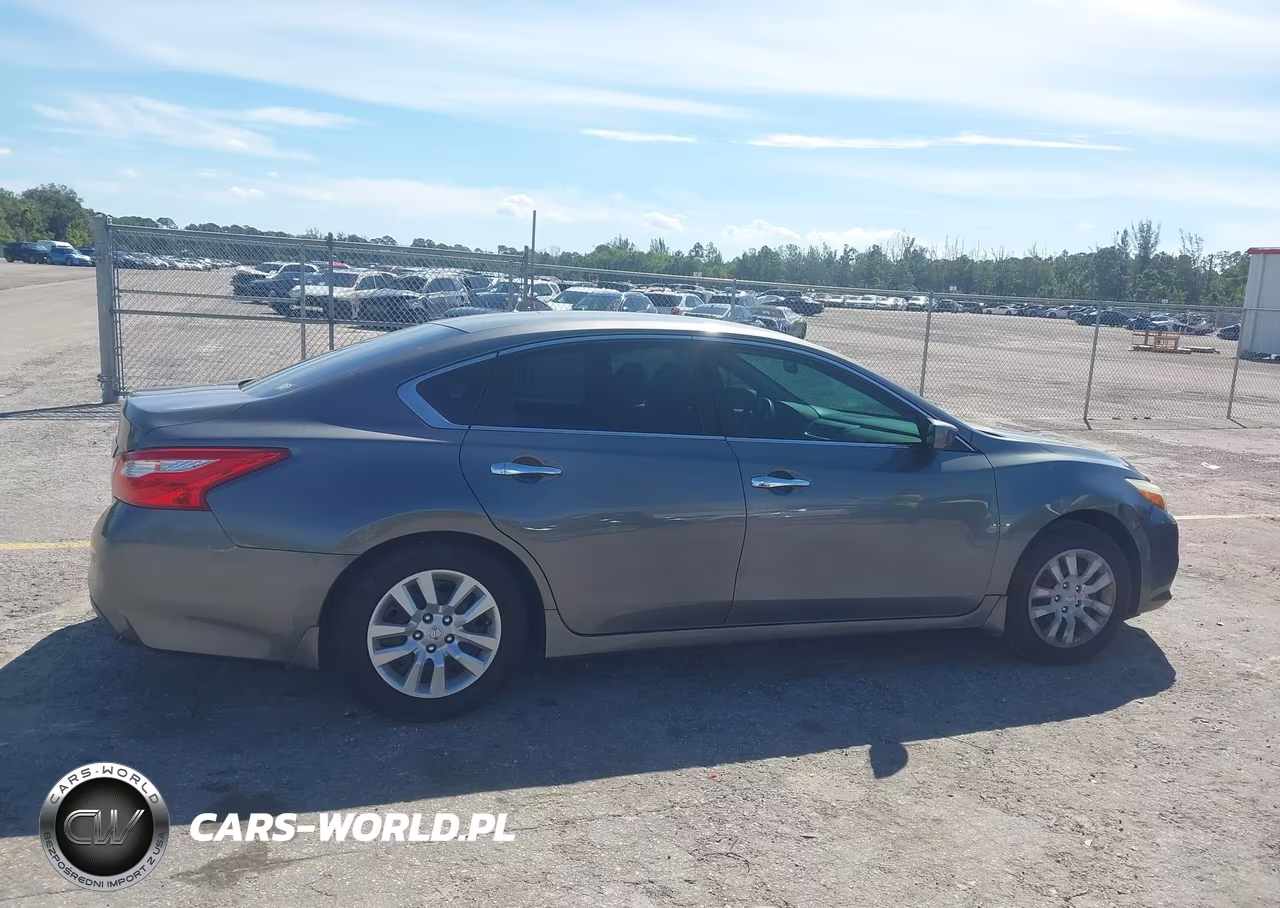 2017 Nissan Altima 2.5 S VIN:1N4AL3AP8HC212556 - 13