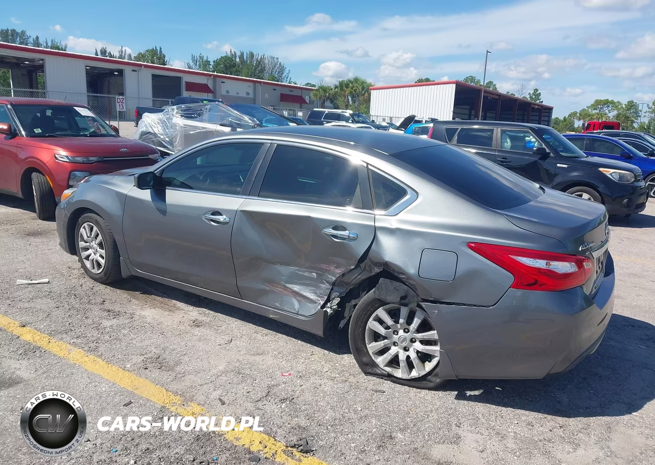 2017 Nissan Altima 2.5 S VIN:1N4AL3AP8HC212556 - 3
