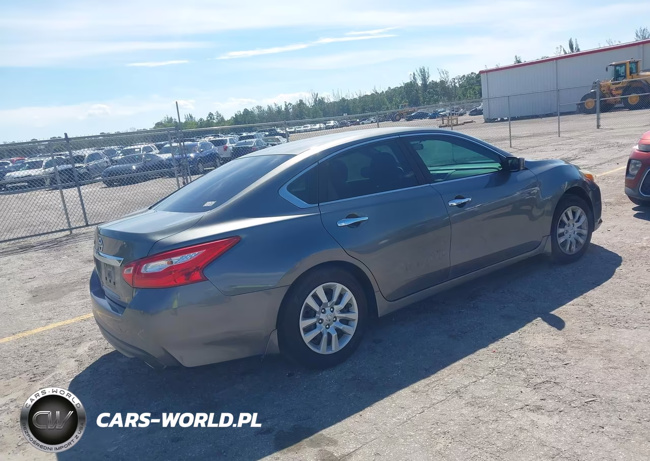 2017 Nissan Altima 2.5 S VIN:1N4AL3AP8HC212556 - 4