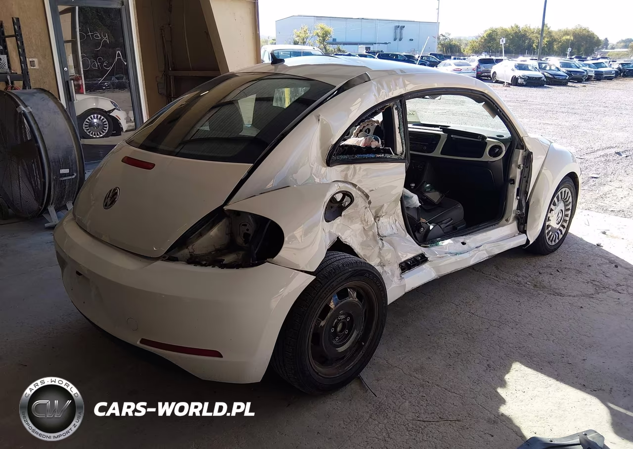 2013 Volkswagen Beetle 2.5L VIN:3VWJP7AT4DM678381 - 4