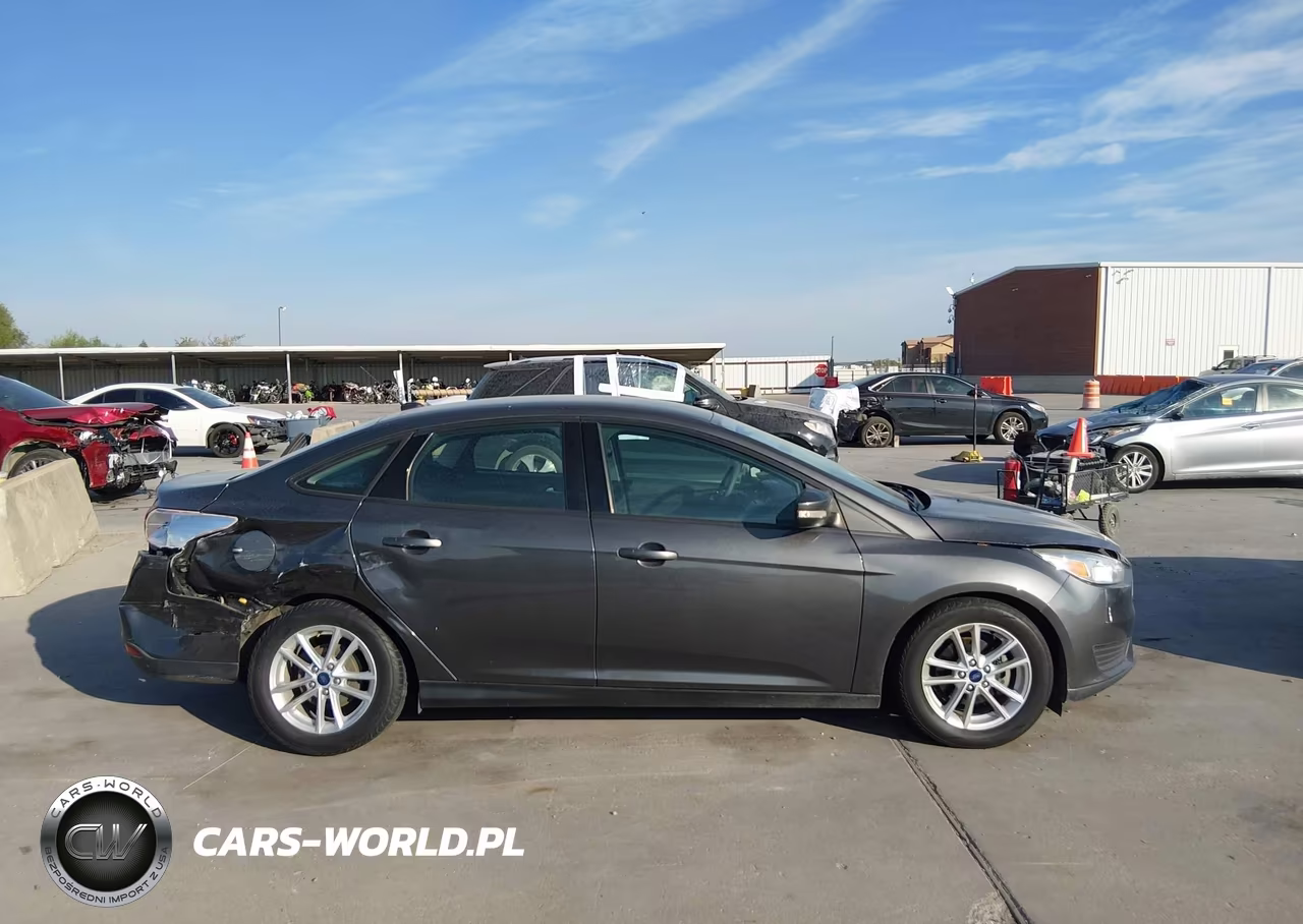 2016 Ford Focus Se VIN:1FADP3F26GL331767 - 13