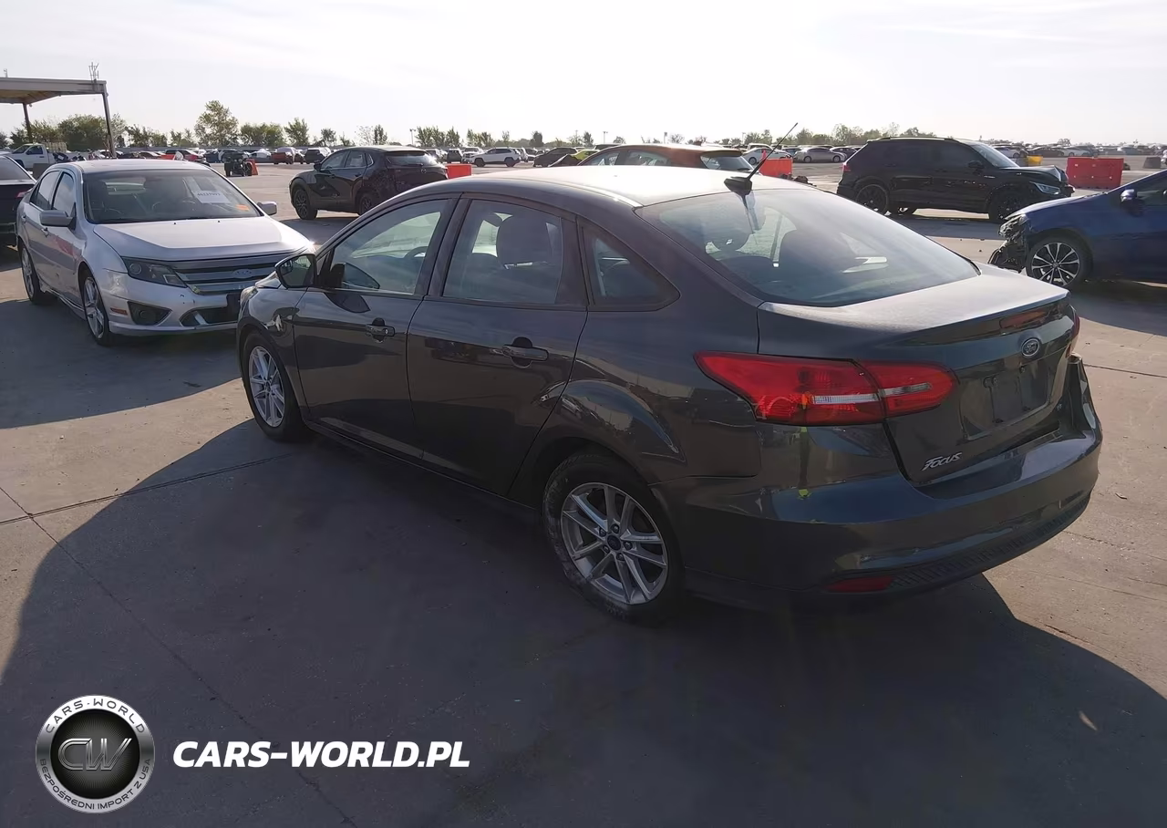 2016 Ford Focus Se VIN:1FADP3F26GL331767 - 3