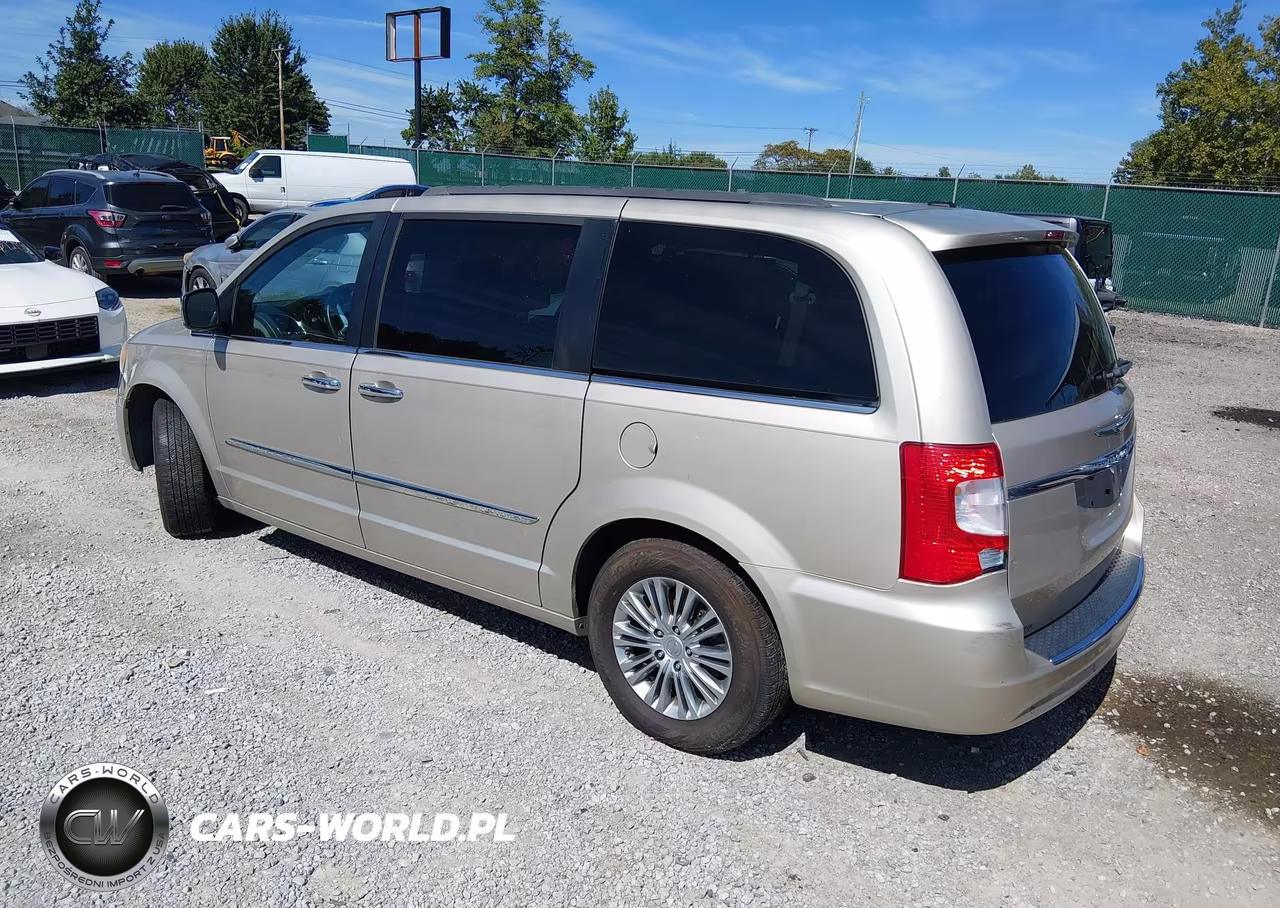 2013 Chrysler Town & Country Touring-L VIN:2C4RC1CG3DR571832 - 3