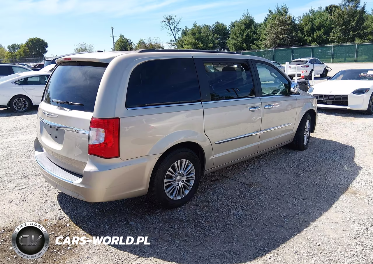 2013 Chrysler Town & Country Touring-L VIN:2C4RC1CG3DR571832 - 4