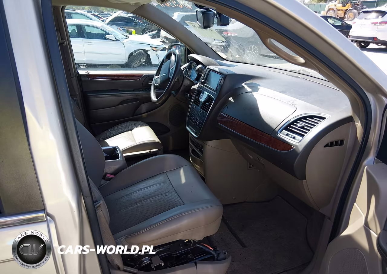 2013 Chrysler Town & Country Touring-L VIN:2C4RC1CG3DR571832 - 5