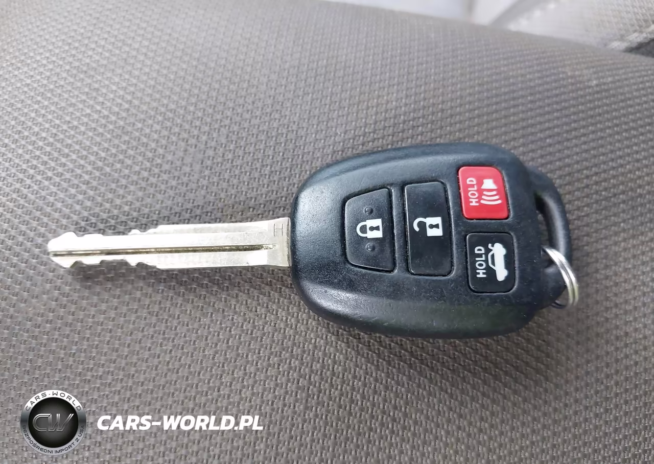 2018 Toyota Corolla Le VIN:5YFBURHE8JP773596 - 11