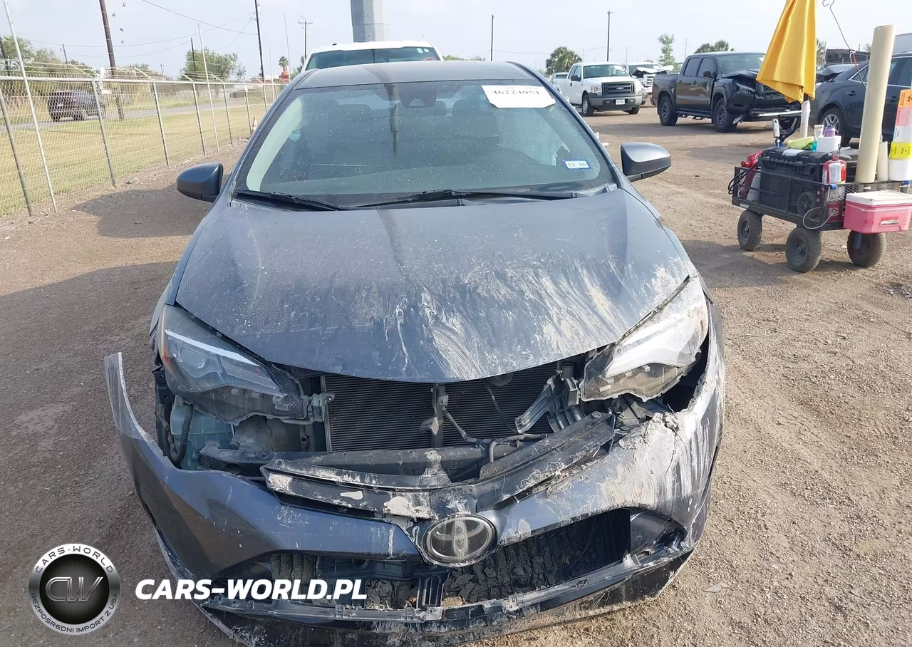 2018 Toyota Corolla Le VIN:5YFBURHE8JP773596 - 12