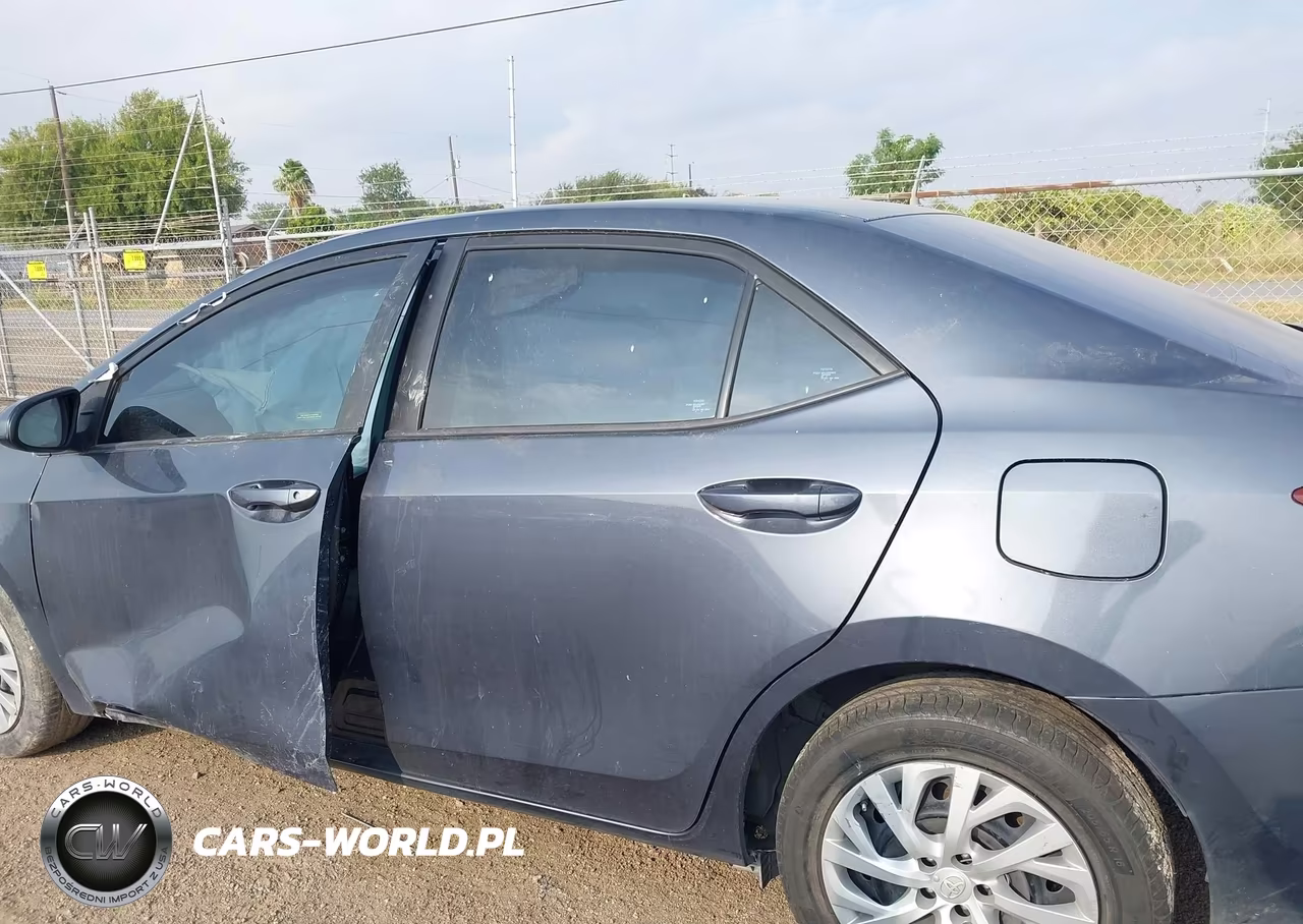 2018 Toyota Corolla Le VIN:5YFBURHE8JP773596 - 14