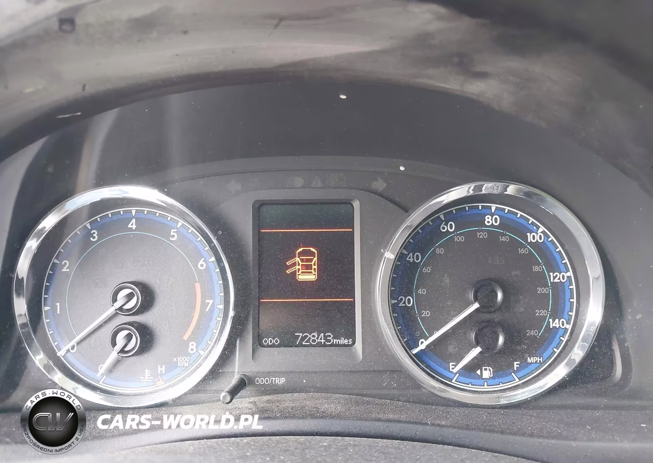 2018 Toyota Corolla Le VIN:5YFBURHE8JP773596 - 15