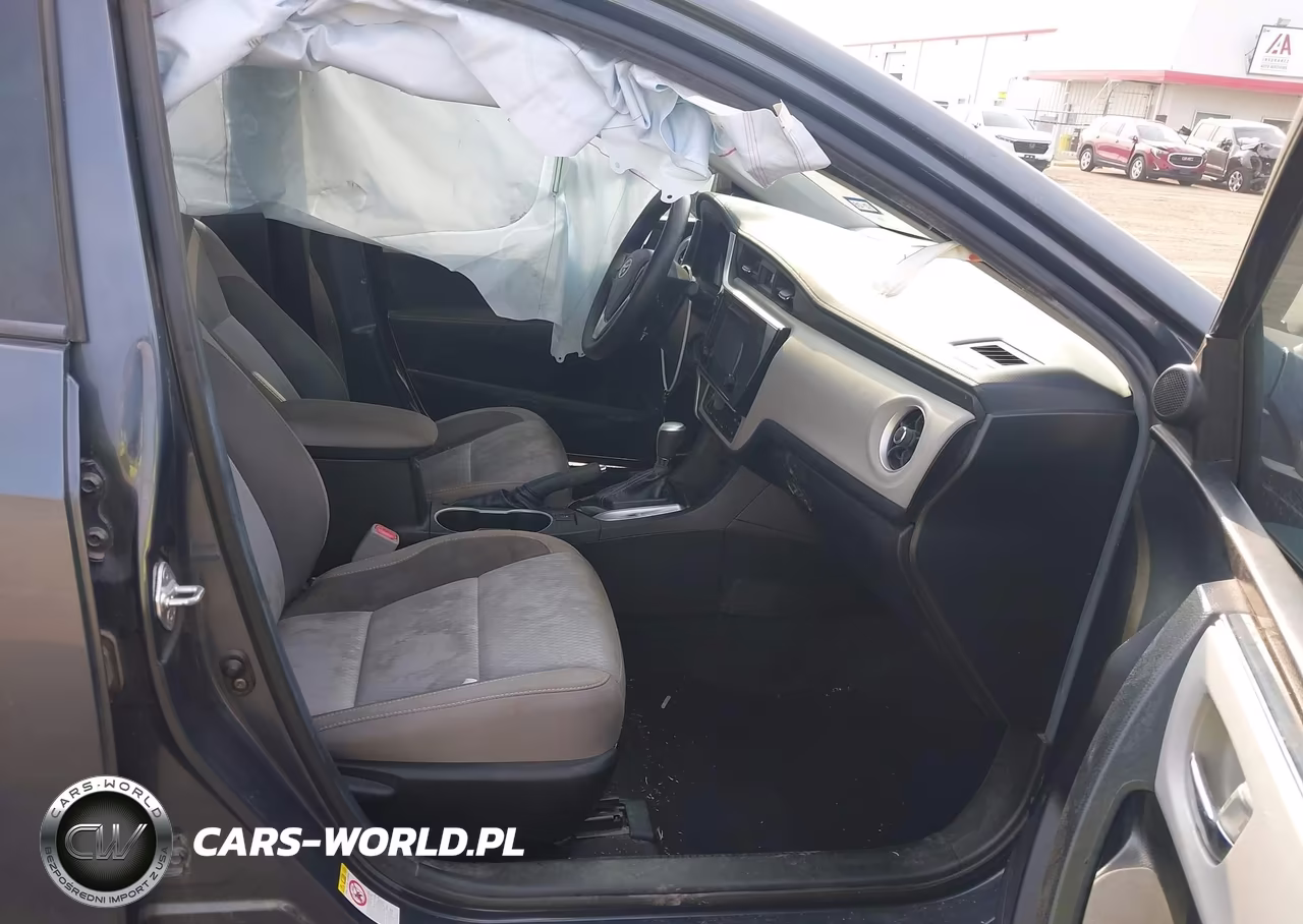 2018 Toyota Corolla Le VIN:5YFBURHE8JP773596 - 5