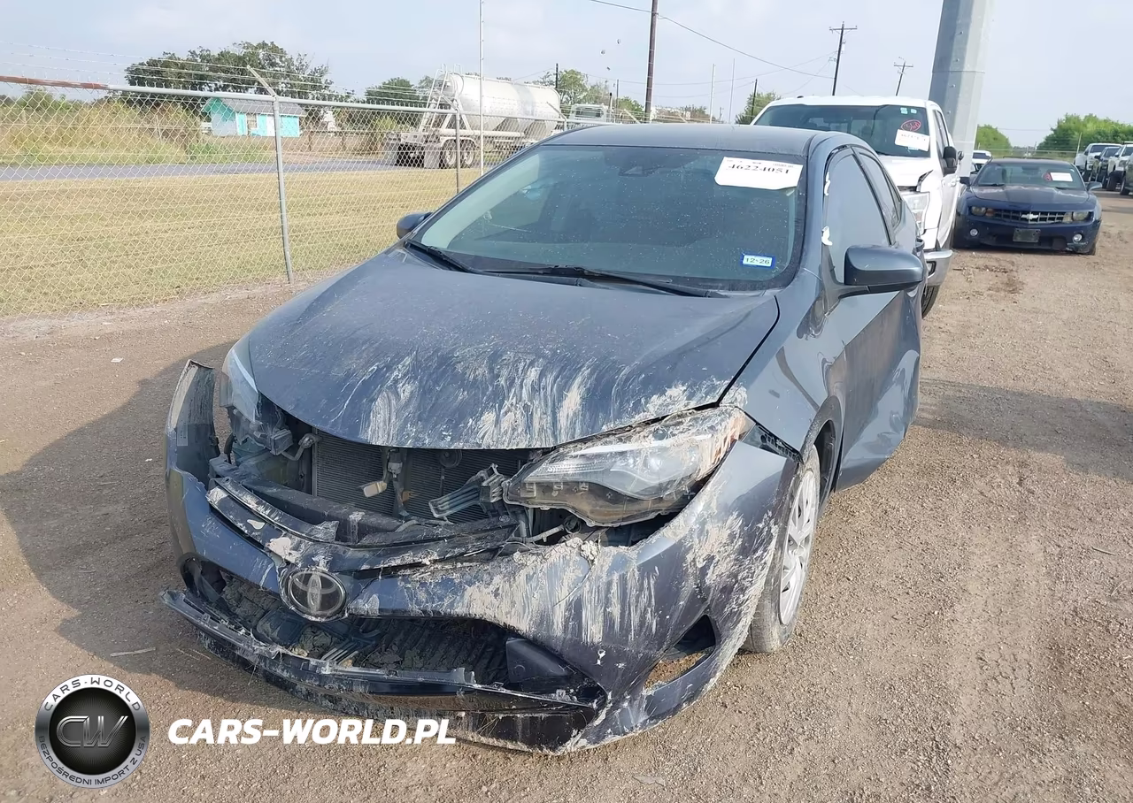 2018 Toyota Corolla Le VIN:5YFBURHE8JP773596 - 6