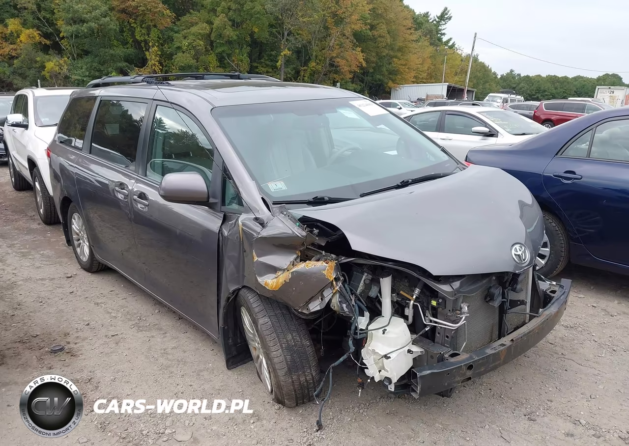 2014 Toyota Sienna Xle V6 8 Passenger