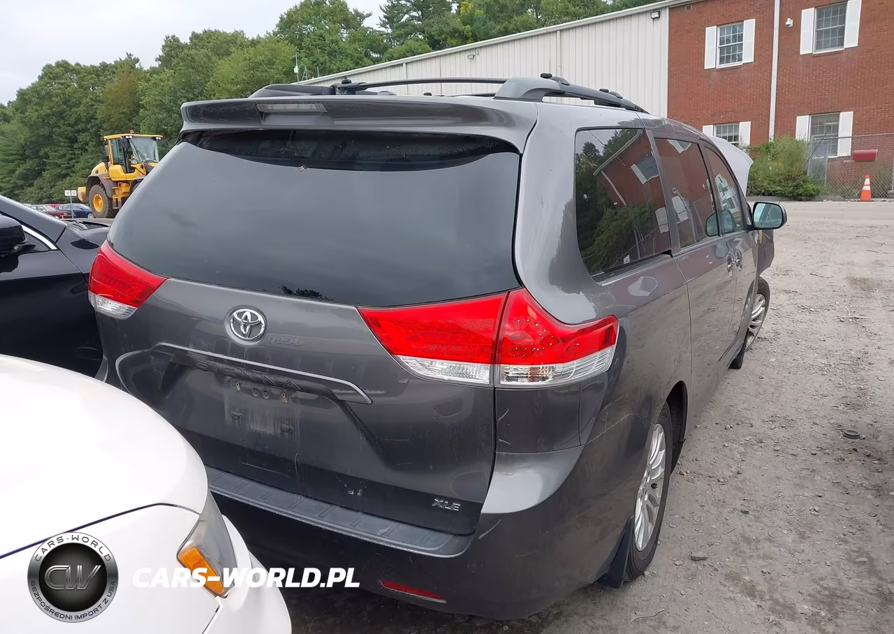 2014 Toyota Sienna Xle V6 8 Passenger VIN:5TDYK3DC6ES500249 - 4
