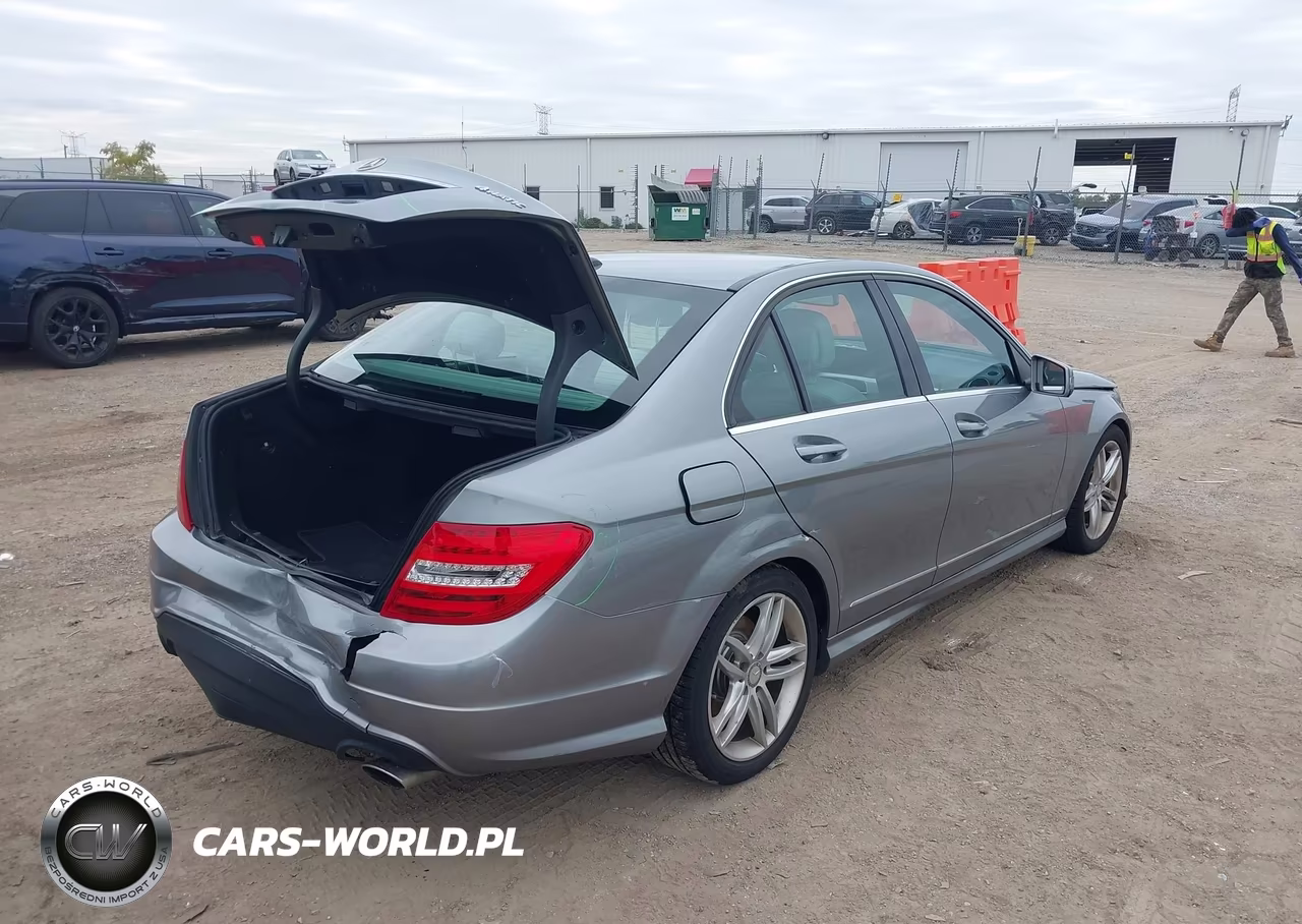 2012 Mercedes-Benz C 300 Sport 4Matic VIN:WDDGF8BB6CF894524 - 4