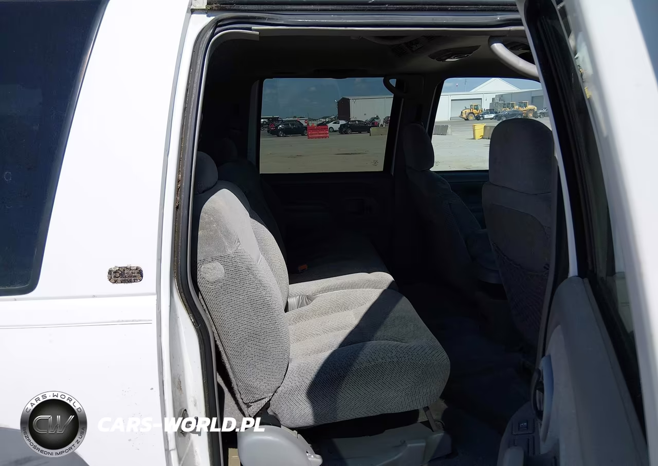 1999 Chevrolet Suburban 2500 VIN:3GNGK26J6XG247122 - 8