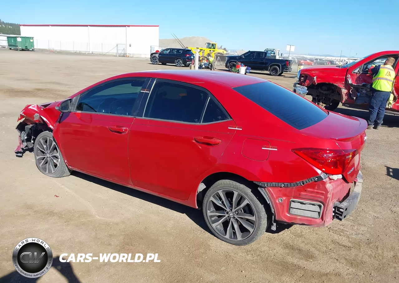 2018 Toyota Corolla Se VIN:5YFBURHE2JP772654 - 3