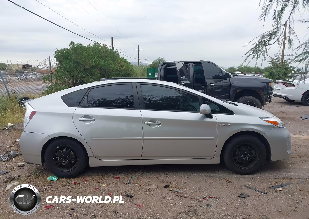 2013 Toyota Prius Three VIN:JTDKN3DU7D5571762 - 13