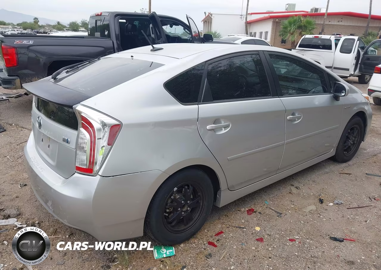 2013 Toyota Prius Three VIN:JTDKN3DU7D5571762 - 4