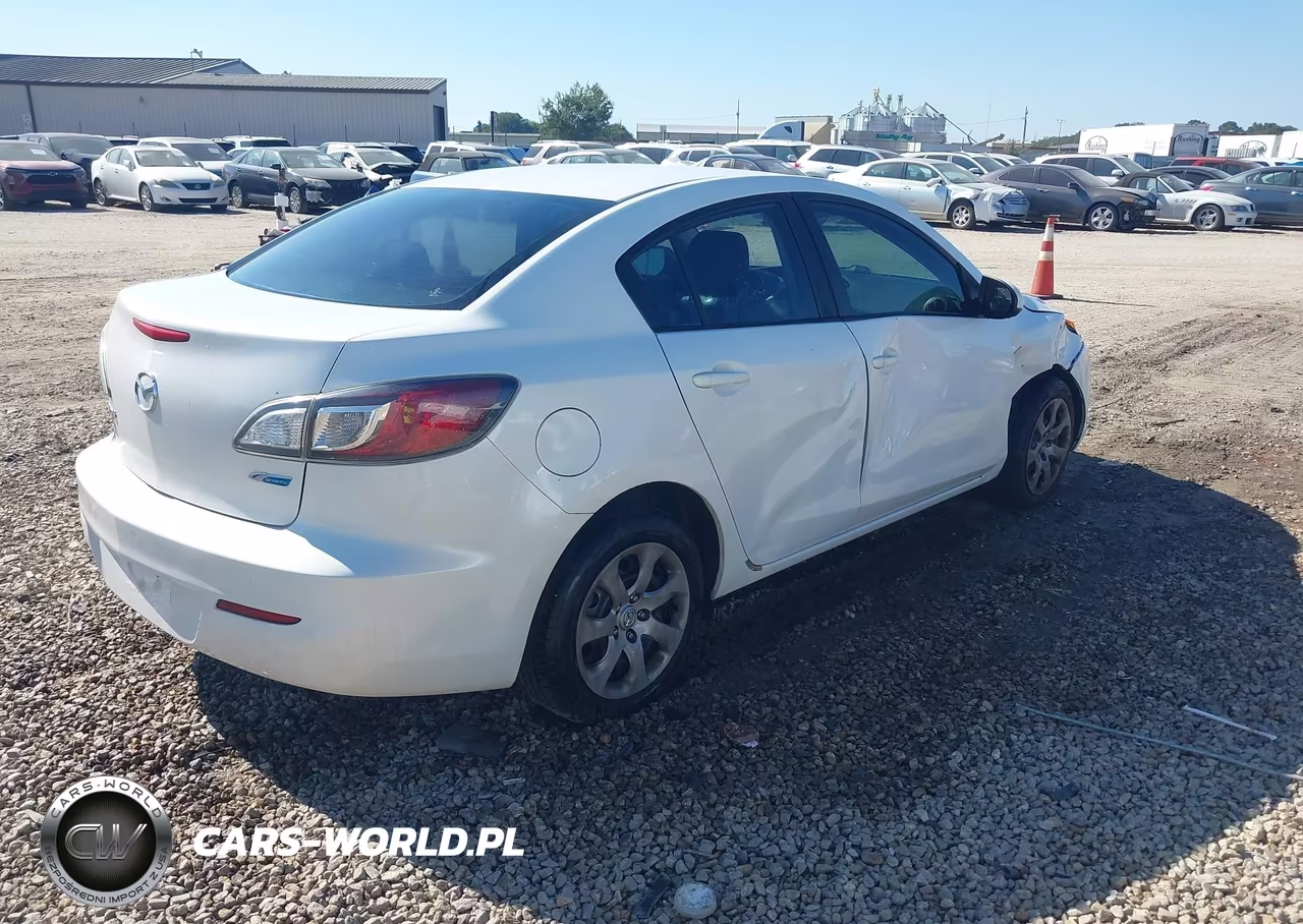 2013 Mazda Mazda3 I Sport VIN:JM1BL1U71D1845419 - 4