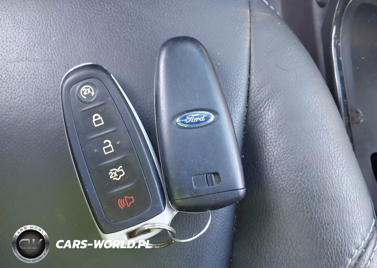 2016 Ford Escape Titanium VIN:1FMCU9JX6GUC79809 - 11