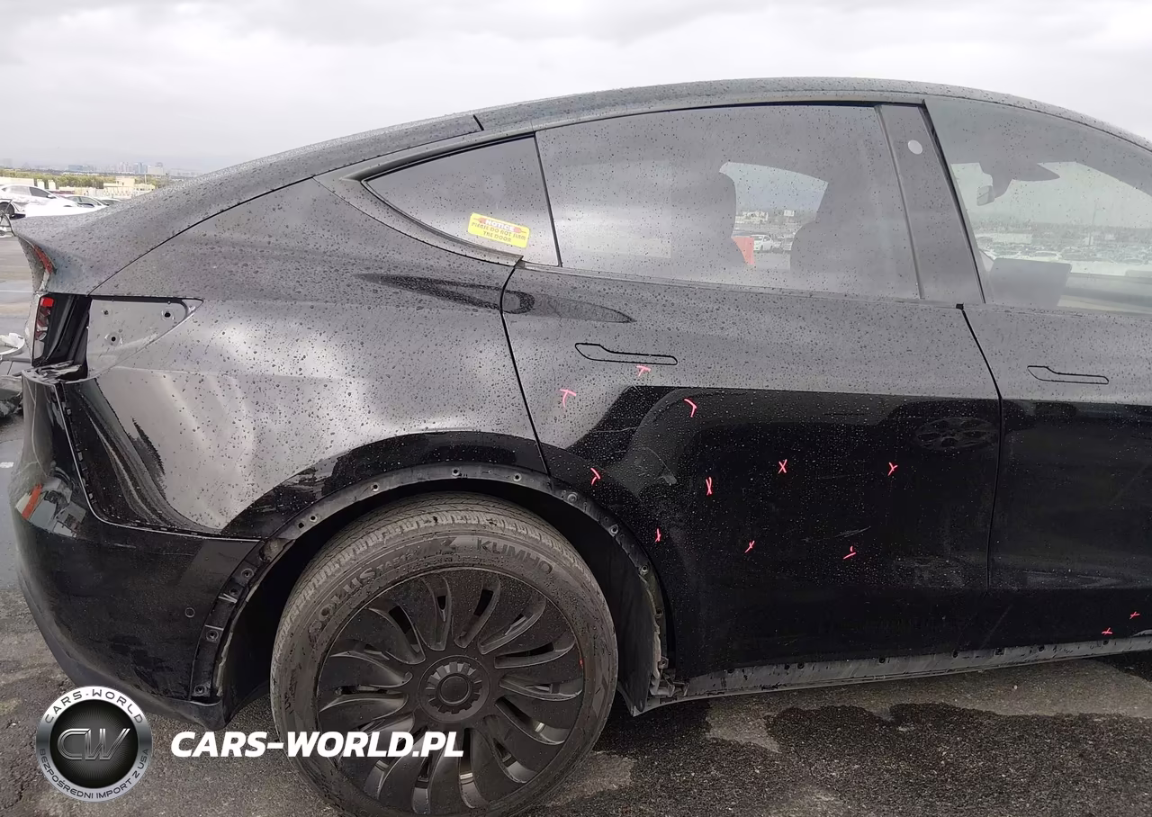 2022 Tesla Model Y Long Range VIN:7SAYGDEE9NA001568 - 22
