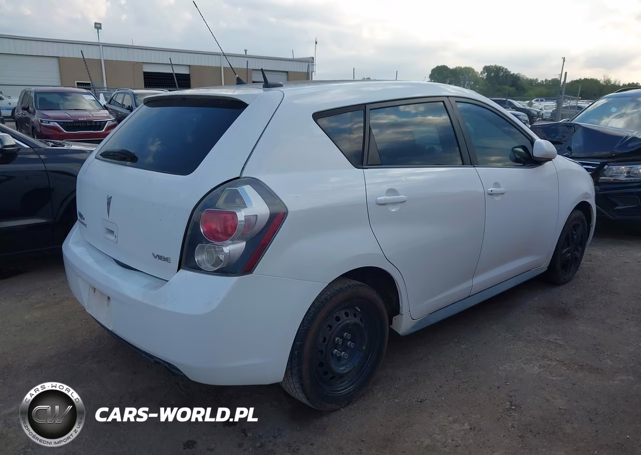 2010 Pontiac Vibe VIN:5Y2SP6E8XAZ420674 - 4