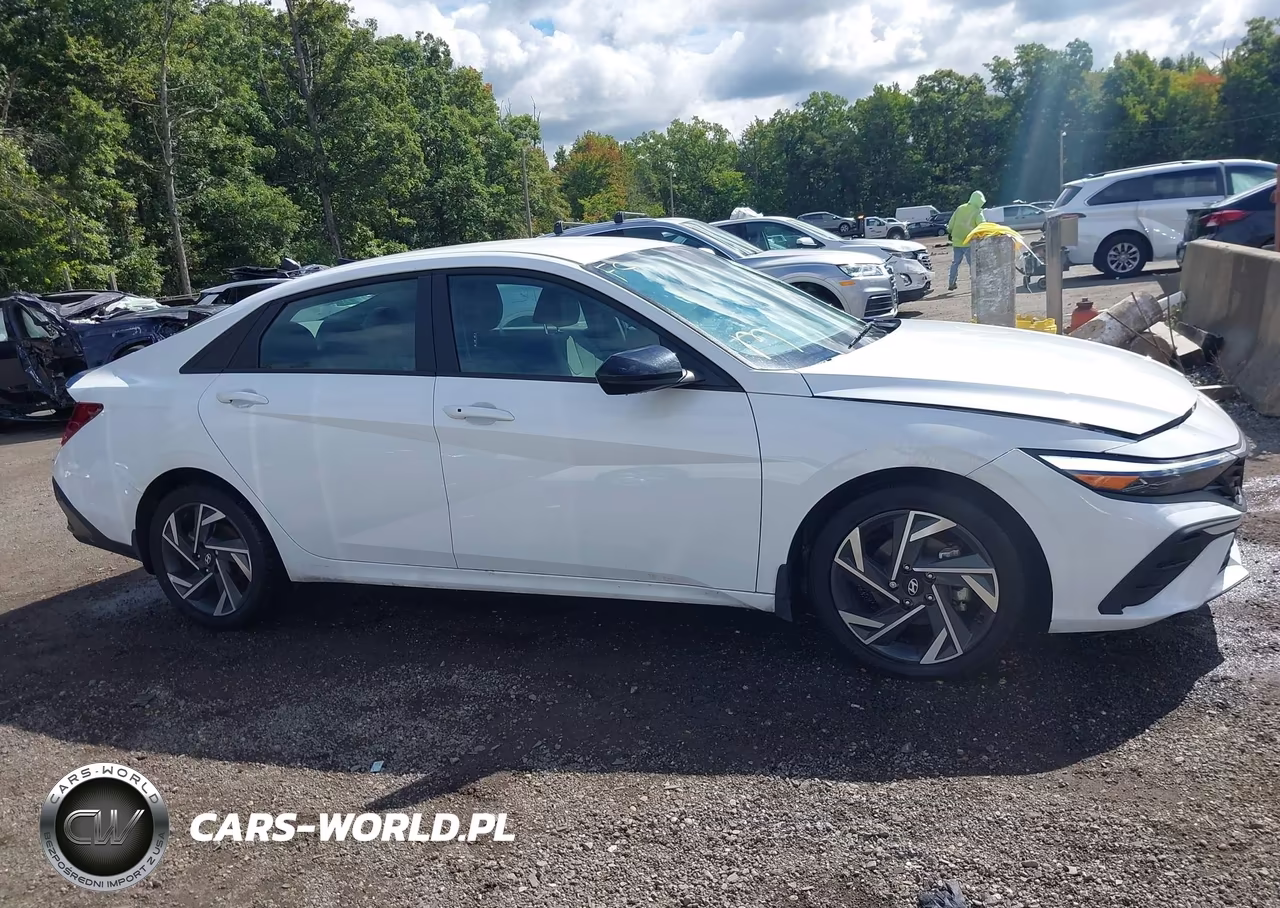 2025 Hyundai Elantra Sel Sport VIN:KMHLM4DG7SU025095 - 13