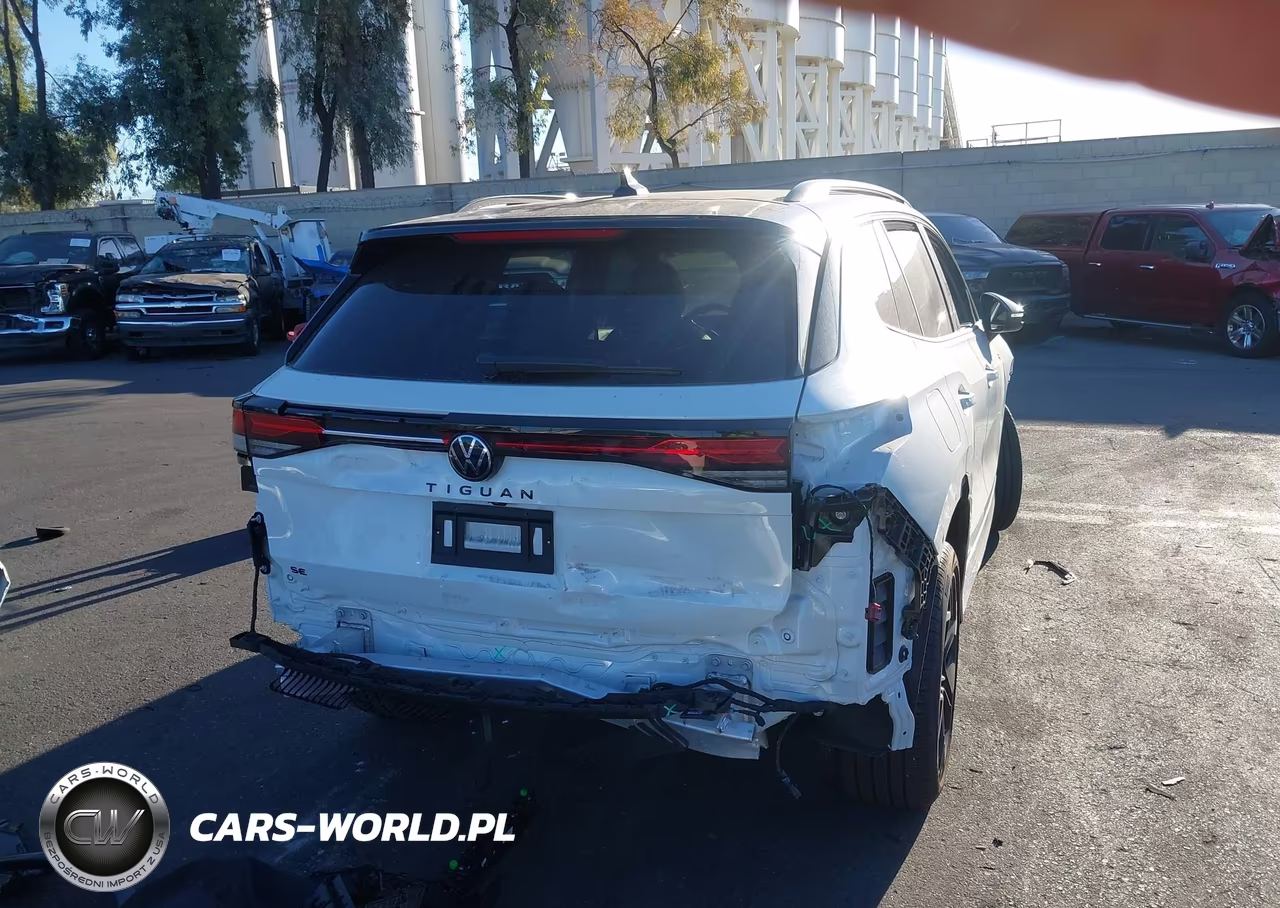 2026 Volkswagen Tiguan Se R-Line Black VIN:3VVHR7RM8TM023827 - 17