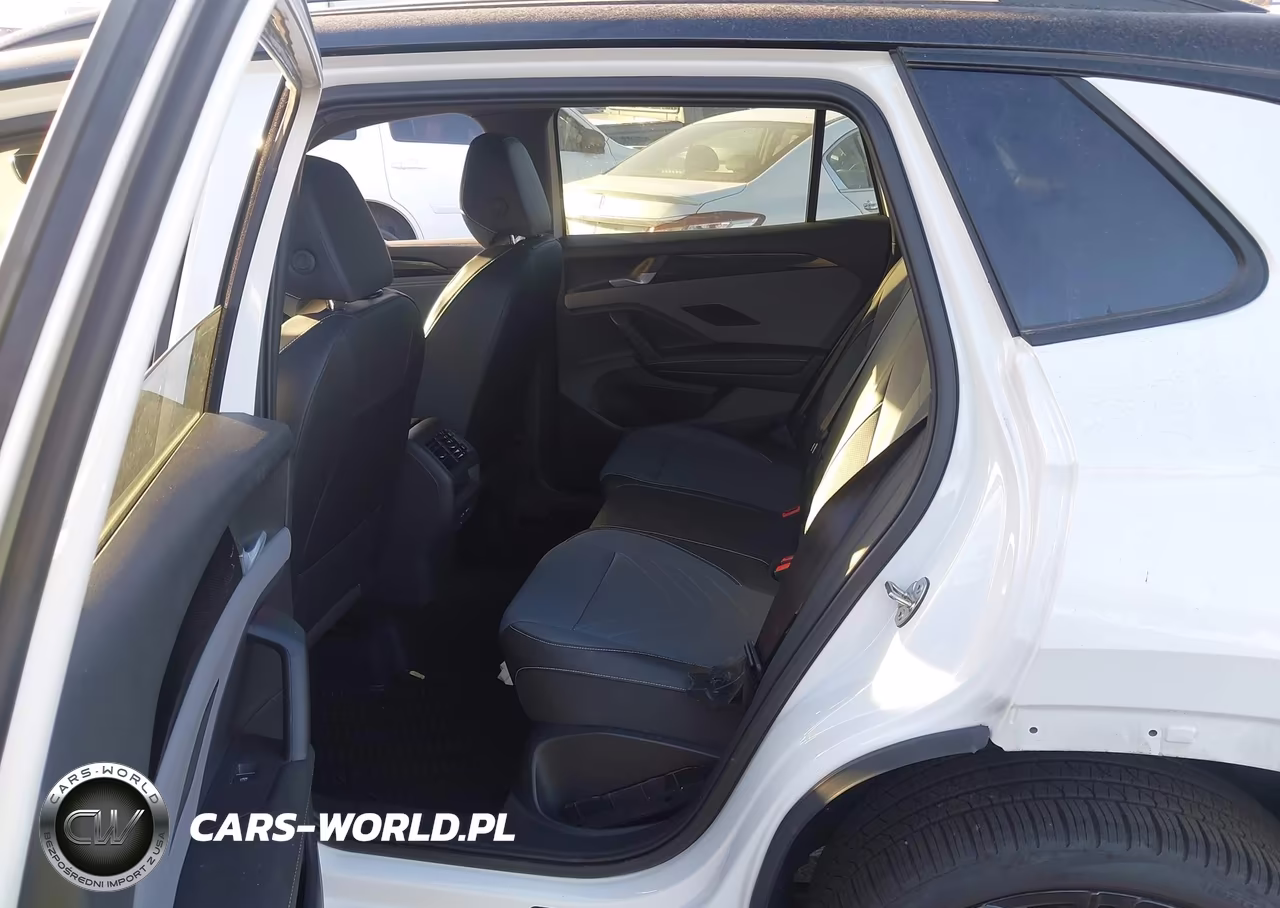 2026 Volkswagen Tiguan Se R-Line Black VIN:3VVHR7RM8TM023827 - 8