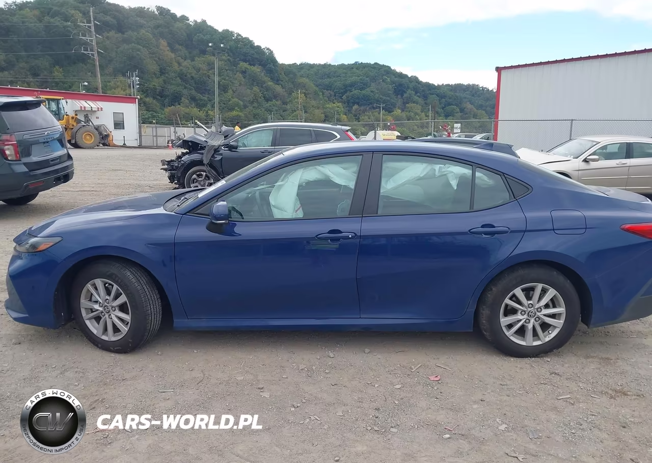 2026 Toyota Camry Le VIN:4T1DAACK6TU313659 - 14