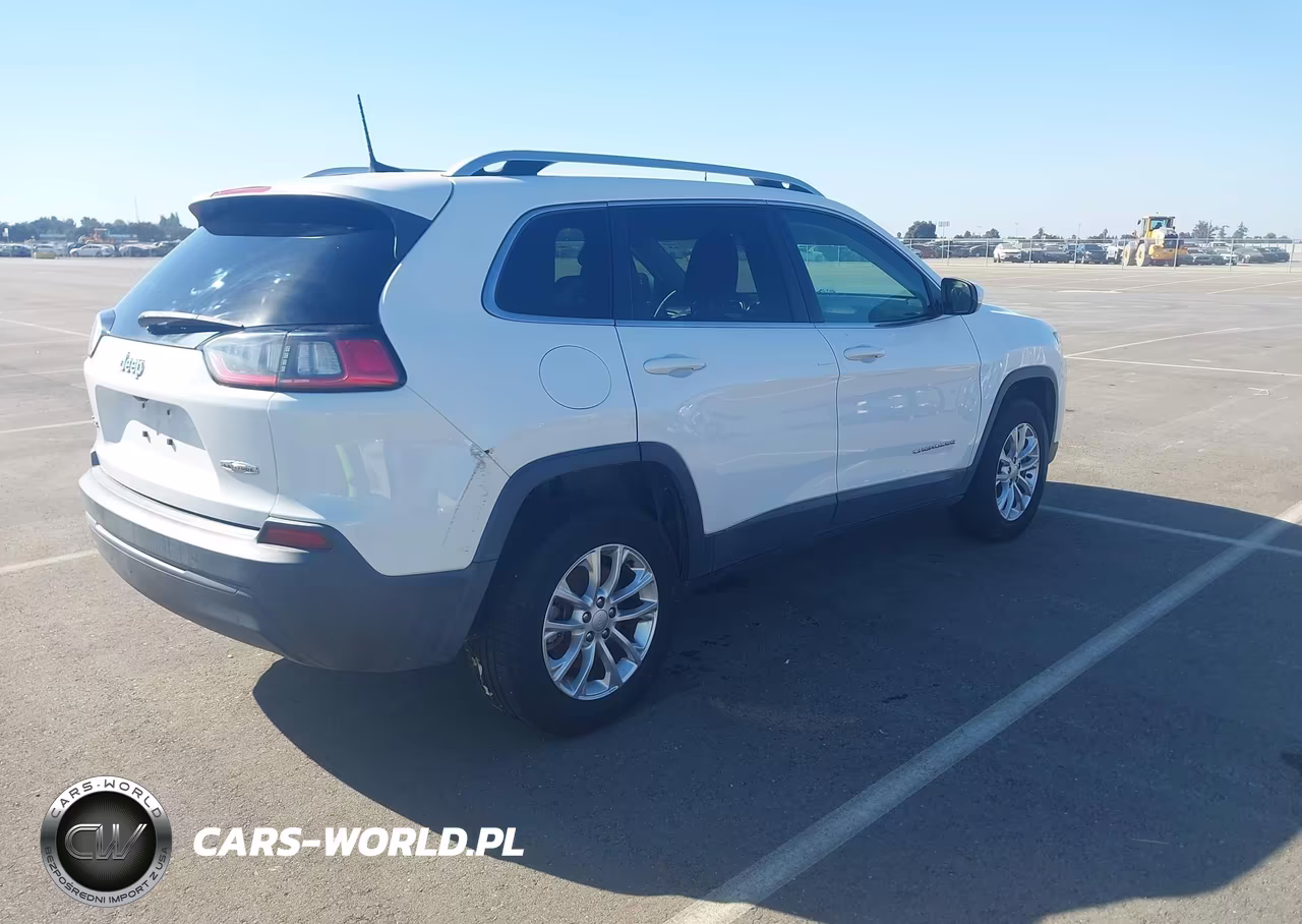 2019 Jeep Cherokee Latitude 4X4 VIN:1C4PJMCB9KD350223 - 4